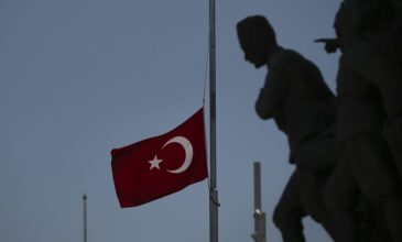 Υπό κράτηση 192 στρατιωτικοί υπάλληλοι στην Τουρκία