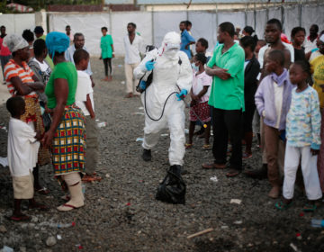 Γυναίκα που πέθανε από Έμπολα στο Κονγκό πιθανόν να πήγε και στη Ρουάντα