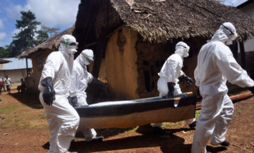 Κοντά στα 300 τα κρούσματα του Έμπολα μέσα σε τρεις μήνες