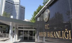 Υποχώρησε σε ιστορικό χαμηλό η τουρκική λίρα