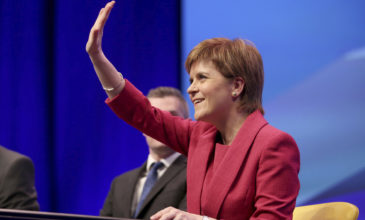 Στέρτζον: H Σκωτία θα εξετάσει εκ νέου το θέμα της ανεξαρτησίας