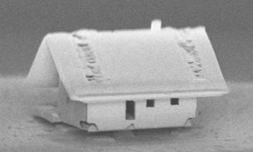 Νανορομπότ έφτιαξε νανόσπιτο, το μικρότερο σπίτι στον κόσμο