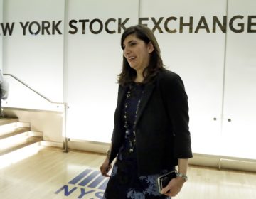 Με τακούνια και καμπανάκι… πρώτη γυναίκα πρόεδρος για το NYSE