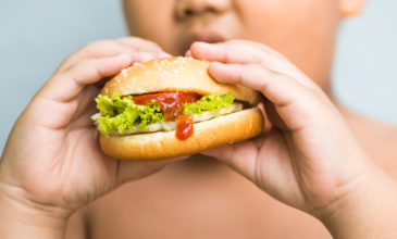 Τα παχύσαρκα παιδιά πονάνε λιγότερο έδειξε έρευνα