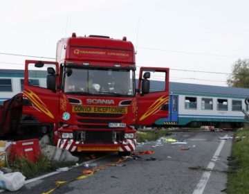 Δύο νεκροί από σύγκρουση τρένου με φορτηγό στο Τορίνο