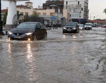 Ξεκίνησε η κακοκαιρία με καταρρακτώδη βροχή στη Θεσσαλονίκη