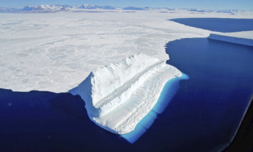 Ανακαλύφθηκαν γιγάντια φαράγγια κάτω από τους πάγους της Ανταρκτικής