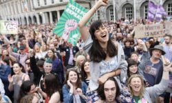 Συντριπτικό «ναι» των Ιρλανδών στη νομιμοποίηση των αμβλώσεων