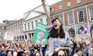 Πώς είδε ο Τύπος σε Ιρλανδία και Βρετανία το ιστορικό δημοψήφισμα