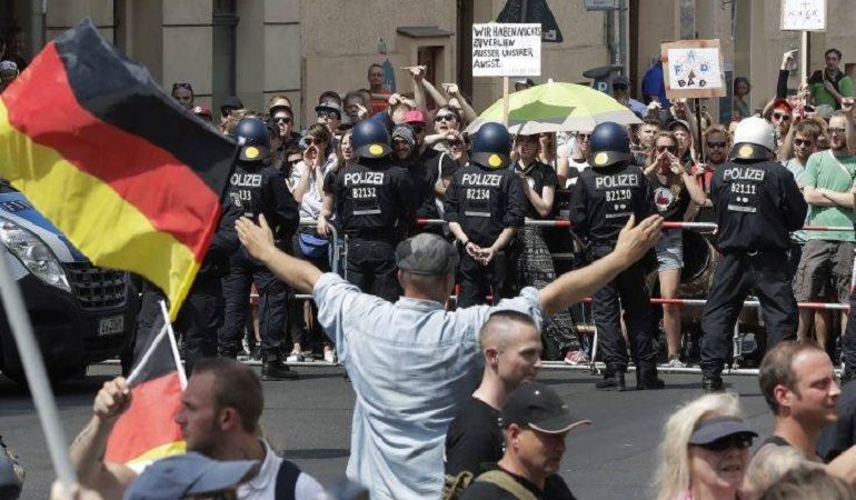 Στα «όρια» οι ακροδεξιοί και αντιφασίστες στο Βερολίνο