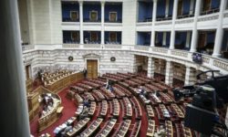 Τι προβλέπει η τροπολογία για μουφτήδες κι Εκκλησία της Ελλάδος