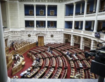 Βουλή: Ανακοινώθηκε στην Ολομέλεια η πρόταση του ΠΑΣΟΚ για την σύσταση Προκαταρκτικής Επιτροπής κατά των Βορίδη και Αυγενάκη