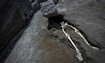 Ο ακέφαλος σκελετός της Πομπηίας – Καταπλακώθηκε από βράχο για να σωθεί