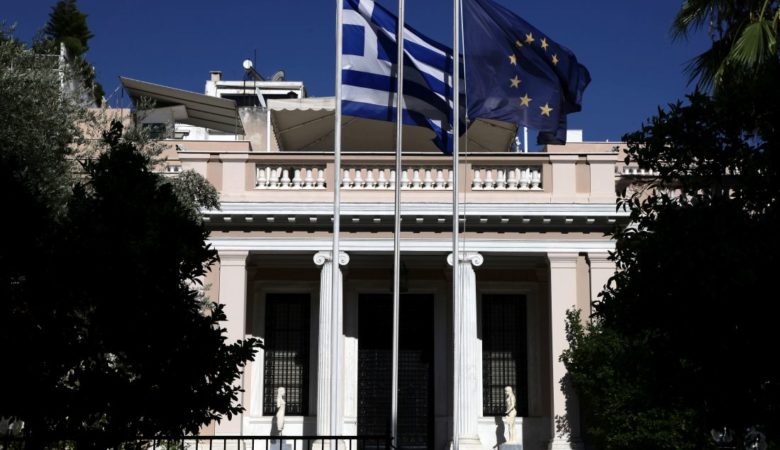 Μαξίμου: Πώς φθάσαμε στην απελευθέρωση των Ελλήνων στρατιωτικών