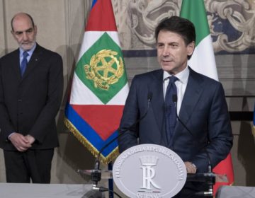 Οι Ιταλοί στηρίζουν τη σκληρή μεταναστευτική πολιτική