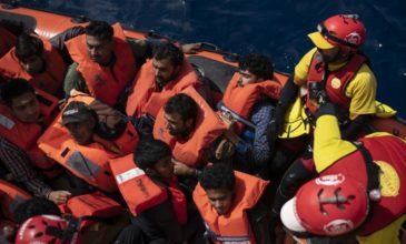 Άγνωστο πλοίο αποβίβασε 400 μετανάστες στη Σικελία και αποχώρησε