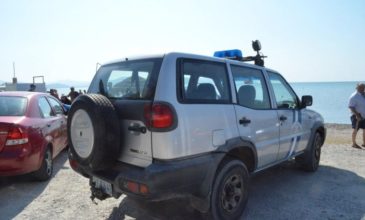 Aυτοκίνητο έπεσε σε βραχώδη θαλάσσια περιοχή στο Λαύριο