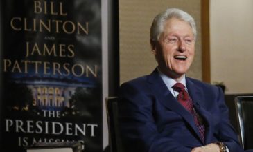 «Είδα τον Μπιλ Κλίντον με βιβλίο Κάμα Σούτρα σε κατάστημα ξενοδοχείου»
