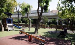 Σοκ από ηλεκτροπληξία 9χρονης σε παιδική χαρά στην Αρτέμιδα – Ηρθε σε επαφή με γυμνά καλώδια που προεξείχαν από κολόνα φωτισμού