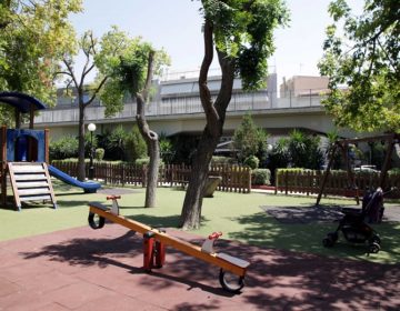 Σοκ από ηλεκτροπληξία 9χρονης σε παιδική χαρά στην Αρτέμιδα – Ήρθε σε επαφή με γυμνά καλώδια που προεξείχαν από κολόνα φωτισμού
