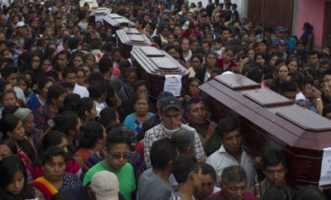 Η Γουατεμάλα θάβει τους νεκρούς της από τη φονική λάβα – Δεκάδες αγνοούμενοι