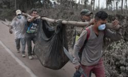 Καμία ελπίδα για τους αγνοούμενους στη Γουατεμάλα – 69 οι νεκροί