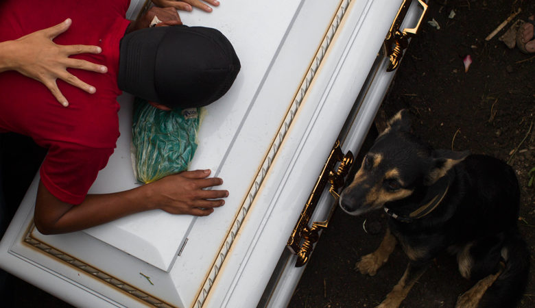 Απόγνωση, θρήνος, τέφρα και θάνατος στη Γουατεμάλα -99 νεκροί, 200 αγνοούμενοι