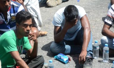 Κάηκε κατάλυμα μεταναστών στη Μανωλάδα – Στο σημείο η Αχτσιόγλου