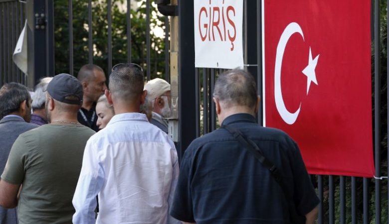 Οργανώσεις, πολίτες και κόμματα κινητοποιούνται για τις εκλογές στην Τουρκία