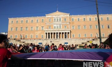 Σε εξέλιξη η παρέλαση του Athens Pride 2018