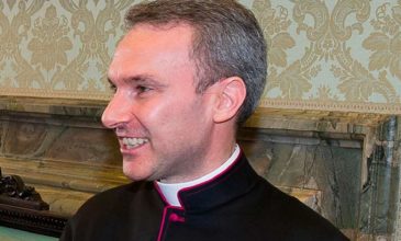 Δίωξη για παιδική πορνογραφία σε ιερέα διπλωμάτη του Βατικανού