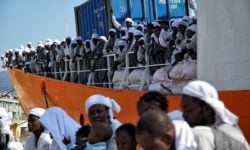 Σαλβίνι: Θα ζητήσω να σταματήσουν οι αφίξεις πλοίων με μετανάστες