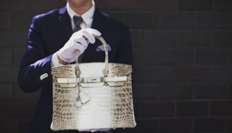 Μεταχειρισμένη τσάντα από κροκόδειλο και διαμάντια πωλήθηκε για 185.000 €