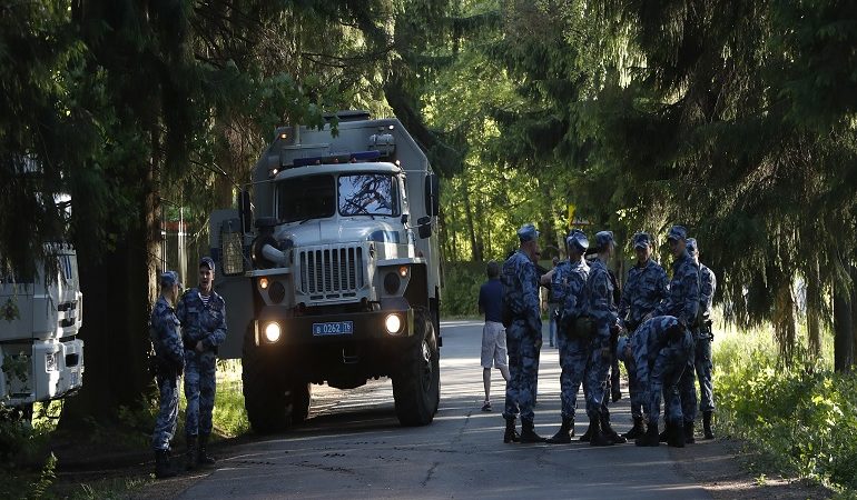 Ταξί έπεσε πάνω σε πλήθος στο κέντρο της Μόσχας