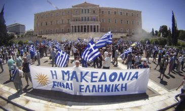 Ψηφοφορία για την πρόταση μομφής υπό τις «ιαχές» του συλλαλητηρίου για τη Μακεδονία