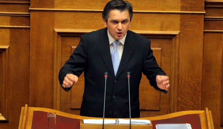 Οξύ επεισόδιο στη Βουλή με κατηγορίες για εσχάτη προδοσία για το Σκοπιανό
