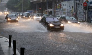 Εικόνες από τη νεροποντή που έπληξε τη δυτική Θεσσαλονίκη