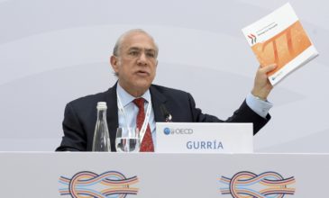 ΟΟΣΑ προς Eurogroup: Ελάφρυνση του ελληνικού χρέους… και πολύ αργήσατε