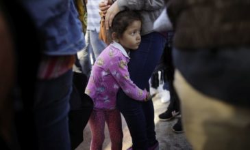 Στιγμές αγωνίας για τα 2.300 παιδιά που χώρισαν από τους γονείς τους οι ΗΠΑ