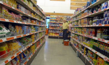 Αύξηση του τζίρου των σουπερ μάρκετ: Στροφή των καταναλωτών στα τυποποιημένα τρόφιμα για λόγους ασφάλειας