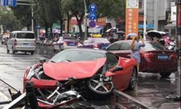 Κινέζα διαλύει μια Ferrari 458 λίγα λεπτά αφού κάθισε στο τιμόνι (BINTEO)