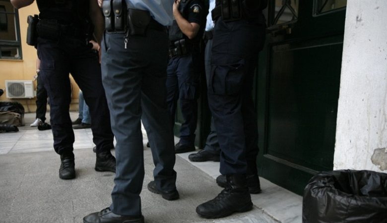 Χανιά: Ποινές φυλάκισης από 6 έως 18 μήνες σε τέσσερις αστυνομικούς για ξυλοδαρμό σε μπαρ