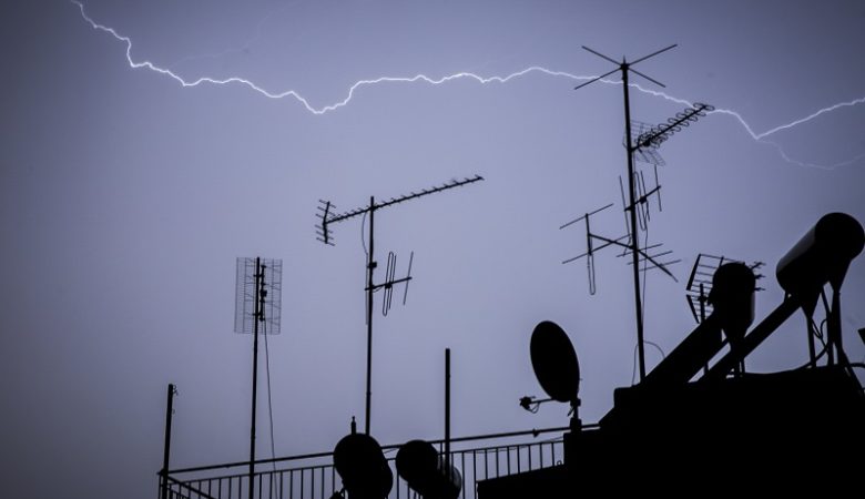 Κακοκαιρία «Αθηνά» – Meteo: Ισχυρές καταιγίδες την Κυριακή – Προειδοποίηση για κεραυνούς και χαλάζι σε μεγάλο μέγεθος
