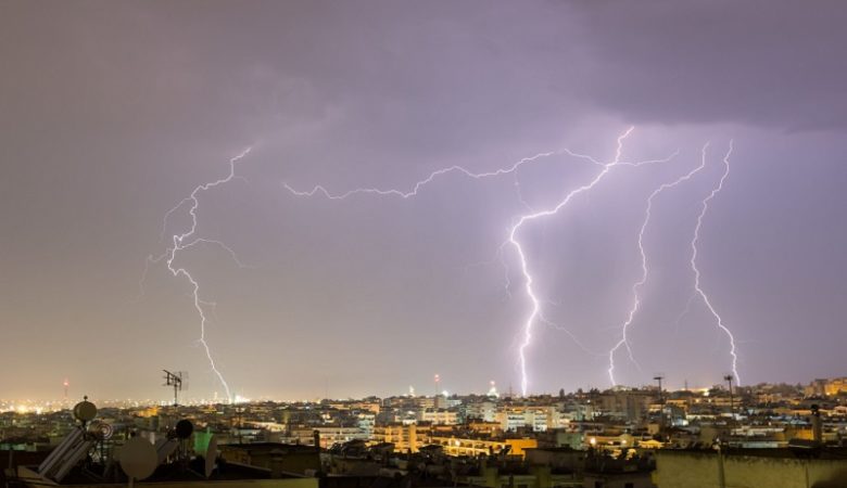 Καλλιάνος: Πιθανό «σφυροκόπημα» από καταιγίδες τα μεσάνυχτα στην Αττική