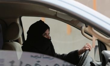 «Γέμισαν» οι δρόμοι του Ριάντ με γυναίκες οδηγούς