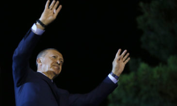 Ο Ερντογάν πανηγυρίζει την επανεκλογή του στην προεδρία