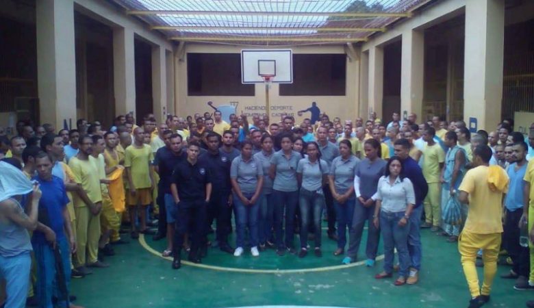 Όμηροι κρατουμένων 30 άτομα σε φυλακές της Βενεζουέλας