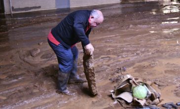 «Πνίγηκε» πάλι η Μάνδρα από τις πλημμύρες – Συναγερμός για νέα νεροποντή