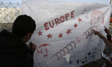 Σε αποστολή επιβίωσης η Μέρκελ ενώ το μεταναστευτικό ανοίγει ρήγματα στην ΕΕ