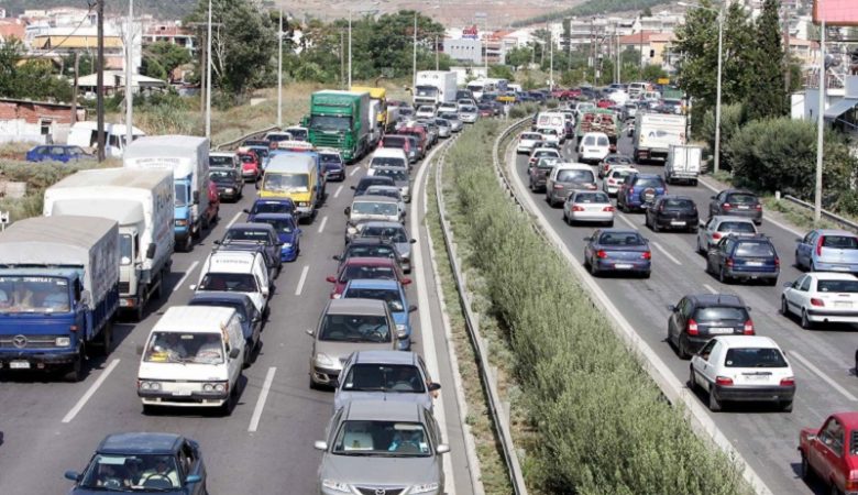 Καραμπόλα πέντε αυτοκινήτων στον περιφερειακό Θεσσαλονίκης